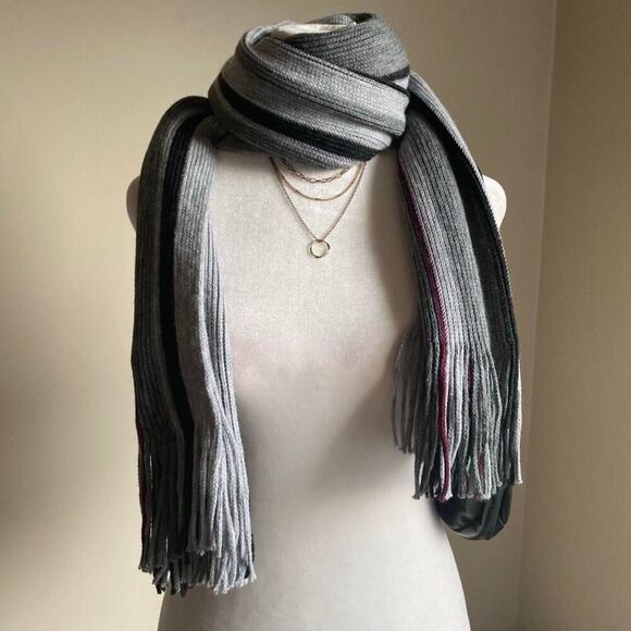 Y2K gray striped scarf - Picture 6 of 8